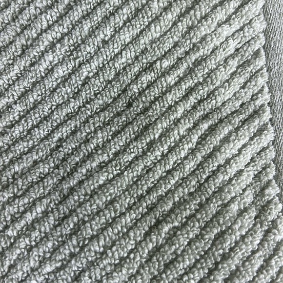 Ecoexistence Bath Towel Set Green Textured Zero Twist Loops Set of 2 NEW - Picture 8 of 11